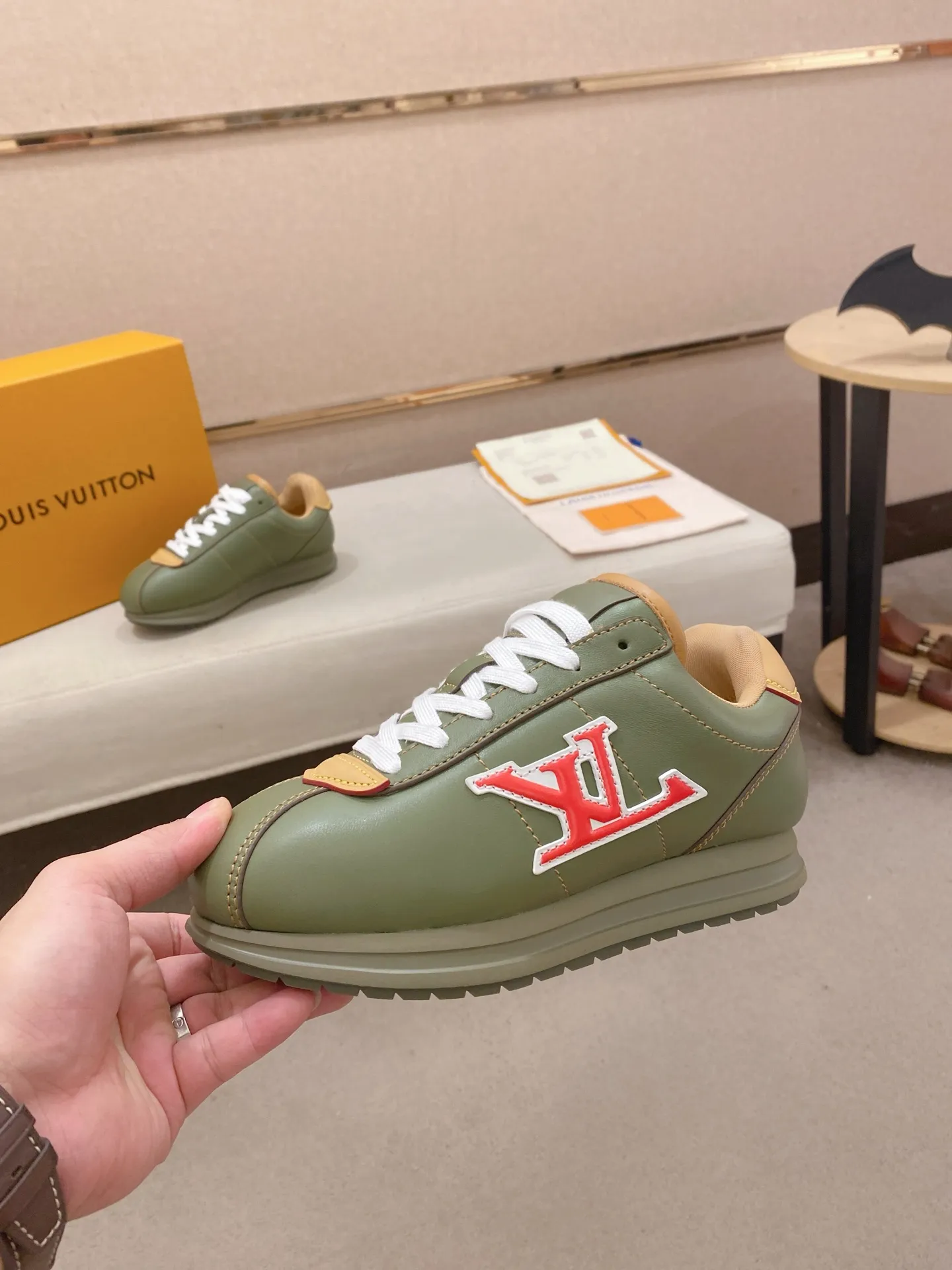 Men's shoes💰: Couple style 700💰LOUIS VUITTON Footint Soccer sneakers‼ ️ The top version, the same sneakers for LV couples. You will look fashionable when you wear them. This Footint Soccer sneaker was unveiled in the 2025 spring and summer series fashion show. The tongue is embellished with the Lvers United badge inspired by the football team. The rubber sole of the foot is decorated with multiple Louis Vuitton logos. The original latest packaging. Fabric: original imported cowhide. Lining: original imported breathable mesh. Foot pad: original injection molding pad. Outsole: original molded T combination outsole. Size: 35-45.